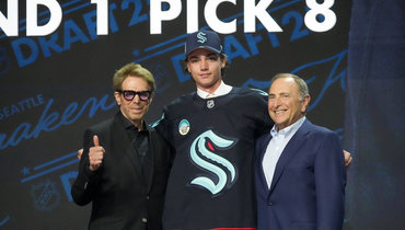 Джека О'Брайн (в центре).