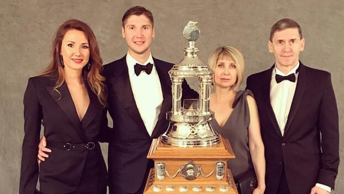 Сергей Бобровский с женой и родителями. Хоккеист «Флориды» Сергей Бобровский с женой и родителями.