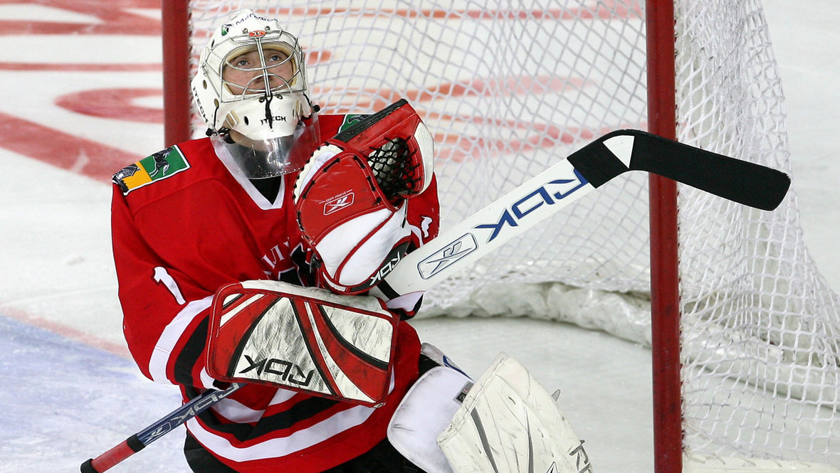 Сергей Бобровский. Голкипер Сергей Бобровский в матче за «Металлург»