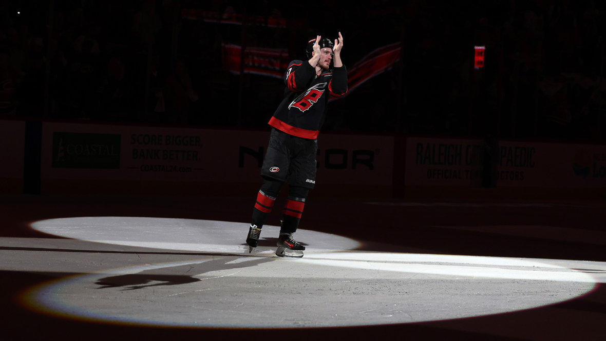 Андрей Свечников. Форвард «Каролины» Андрей Свечников