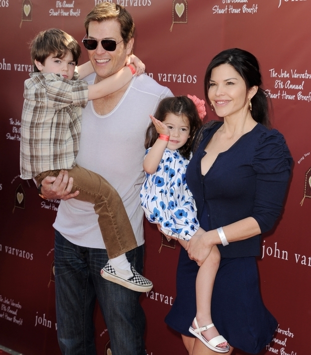 Кто такая Лорен Санчес. Лорен с мужем Патриком Уайтселлом и детьми, 2011 год.