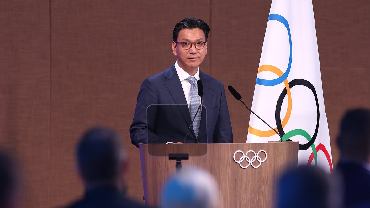 Президент Международного союза конькобежцев Ким Чжэ Ель.