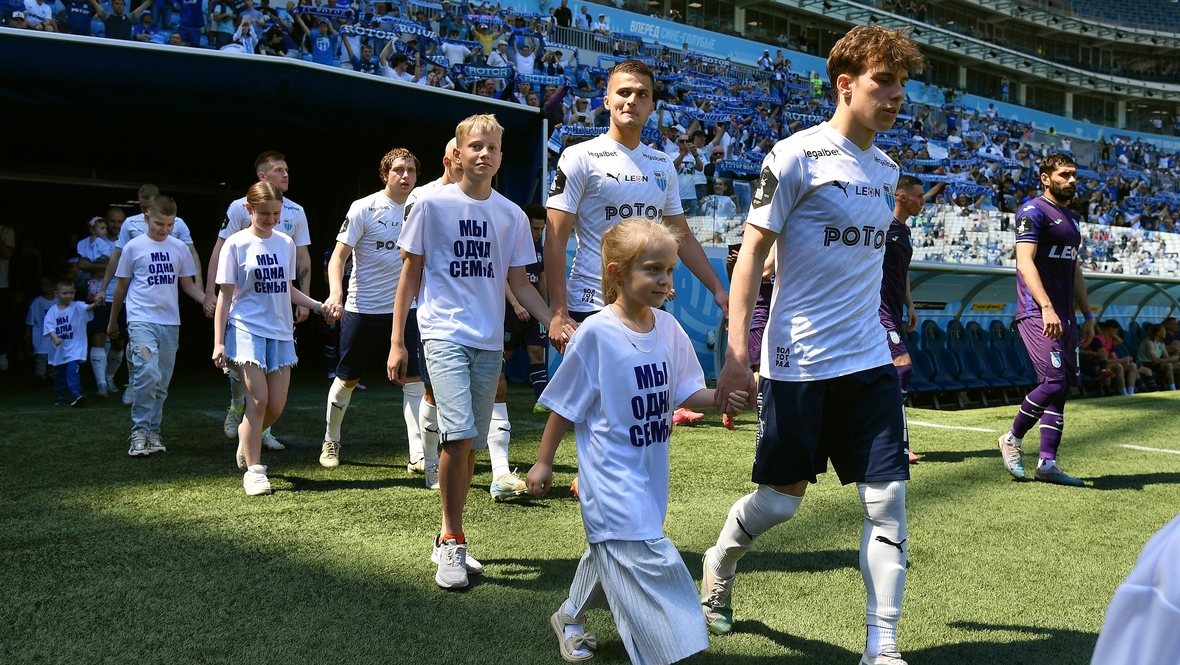 Футболисты «Ротора».