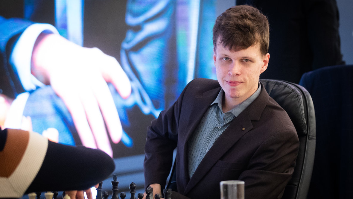 Владислав Артемьев.