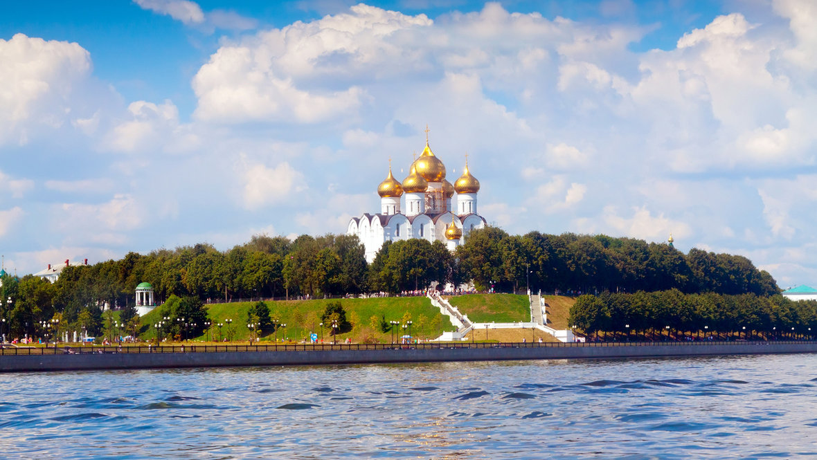 Храм у реки