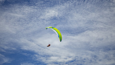 Российский парапланерист погиб в горах Таджикистана. Его нашли спустя четыре дня
