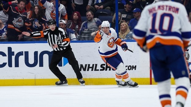 Защитник «Айлендерс» Тони Деанджело.