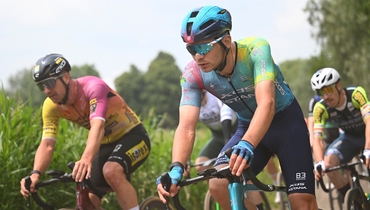 Лев Гонов (в центре).