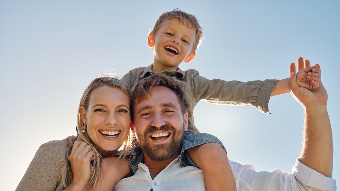 Родители и сын.