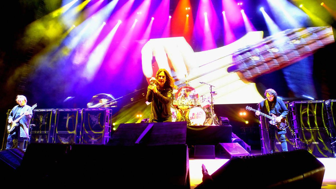 Выступление группы Black Sabbath. Выступление группы Black Sabbath на сцене