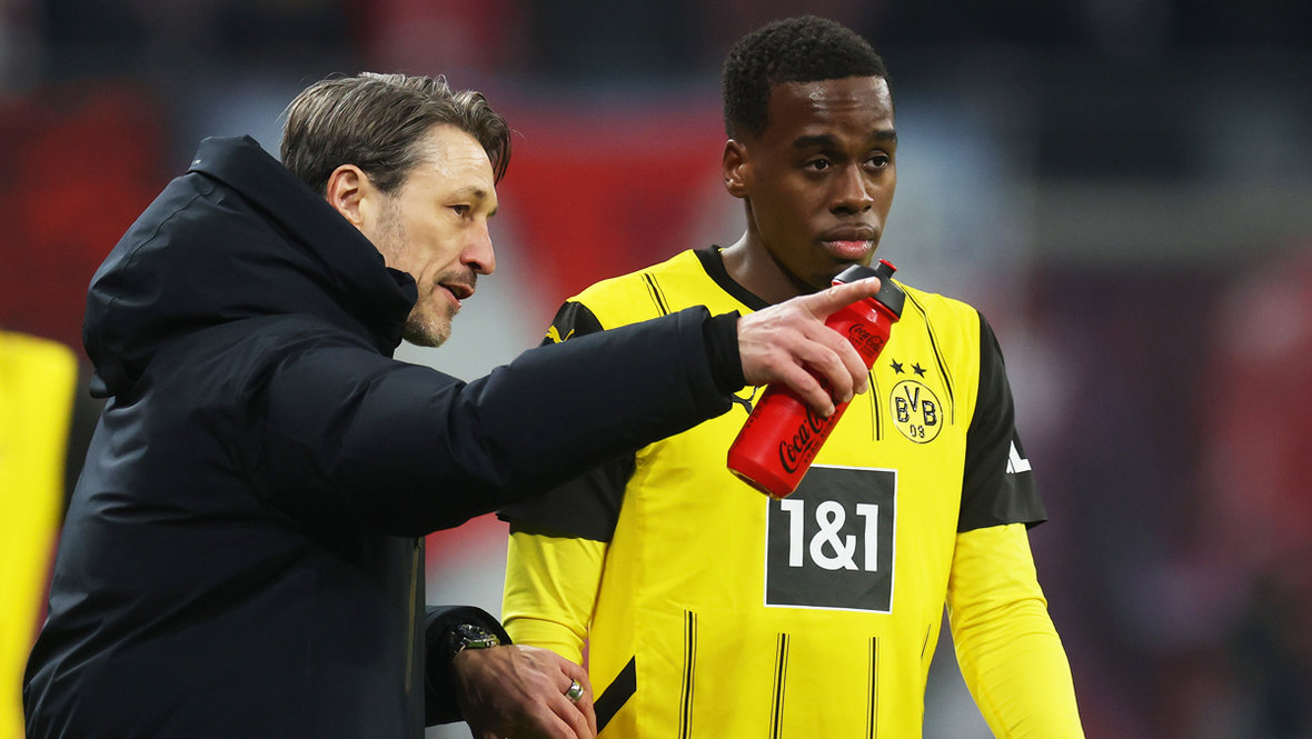 Нико Ковач и Джейми Гиттенс. Главный тренер дортмундской «Боруссии» Нико Ковач и футболист клуба Джейми Гиттенс.