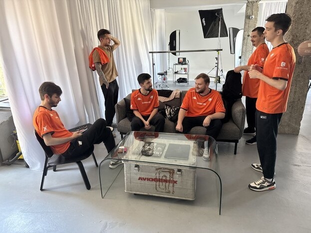 Команда по R6SX на своем буткемпе в рамках медиадня.