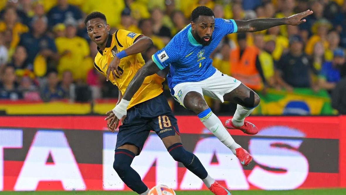 Жерсон (справа).