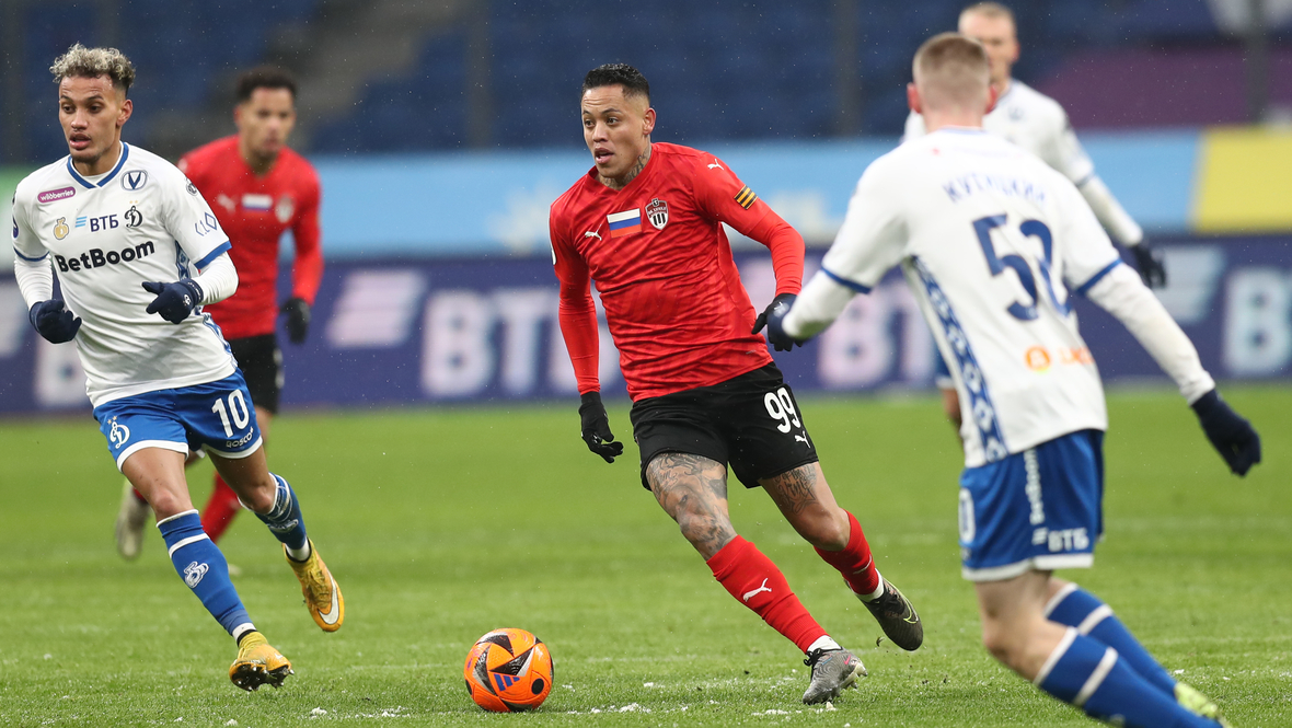 Ориньо в матче с «Динамо».