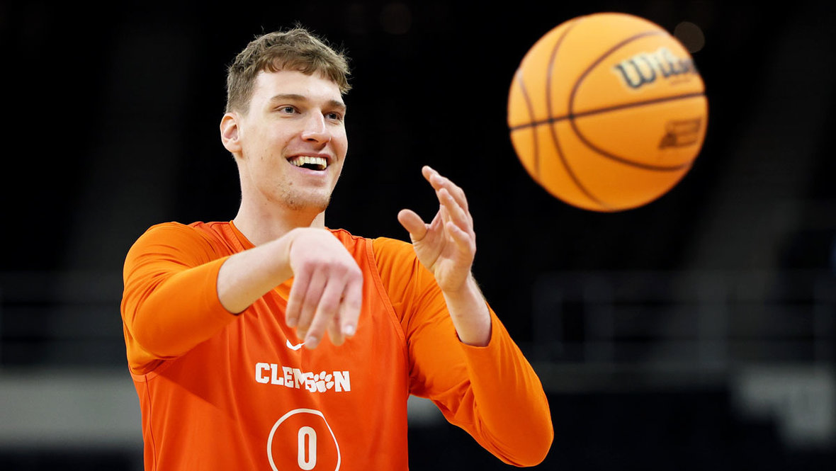 Виктор Лахин. Баскетболист Виктор Лахин