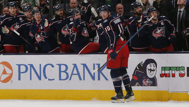 Русский гигант тосковал по дому и хотел уехать из НХЛ. Но все-таки остался — а теперь получит миллионы долларов