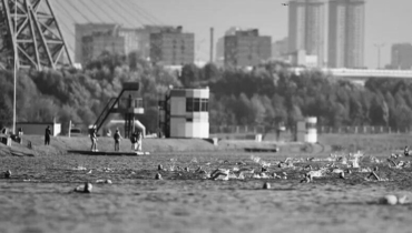 «Потерял сознание и начал тонуть». Опытный триатлонист погиб во время заплыва в Москве