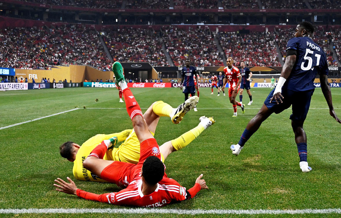 Джамал Мусиала получил травму в стокновении с Джанлуиджи Доннаруммой. Футболист Джамал Мусиала получил травму в стокновении с Джанлуиджи Доннаруммой.