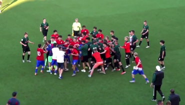 Восемь красных карточек! Дерби ЦСКА и «Локомотива» в ЮФЛ завершилось массовой дракой