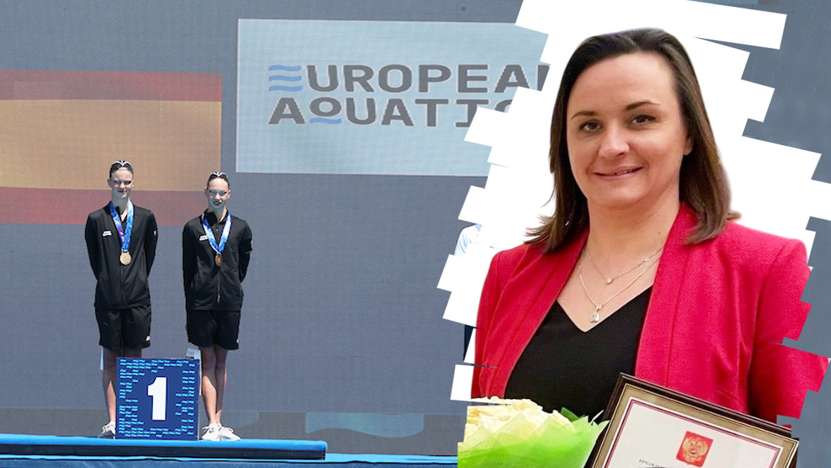 Российские синхронисты Сидорина Анастасия, Соколова Вероника и вице-президент Федерации водных видов спорта Ольга Брусникина