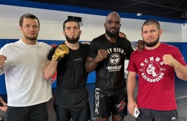 Усман Нурмагомедов, Ислам Махачев, Кори Андерсон и Хабиб Нурмагомедов.