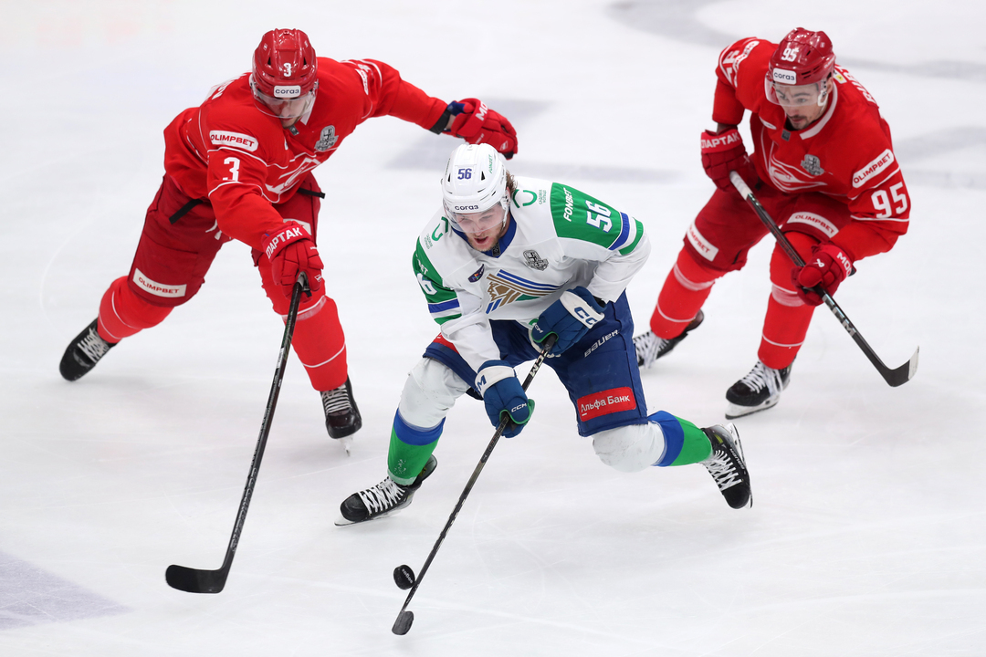 Шелдон Ремпал (в центре).