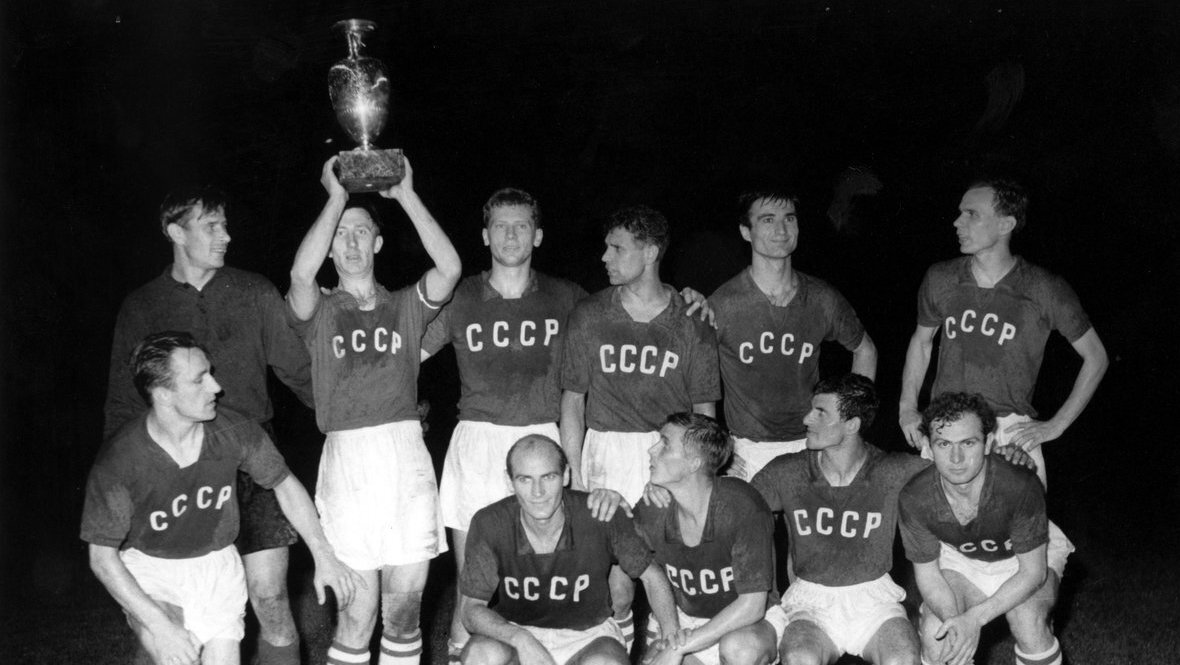 «Не сразу понял, что забил! Югослав снес меня с ног — я упал в грязь». Как сборная СССР стала первым чемпионом Европы!