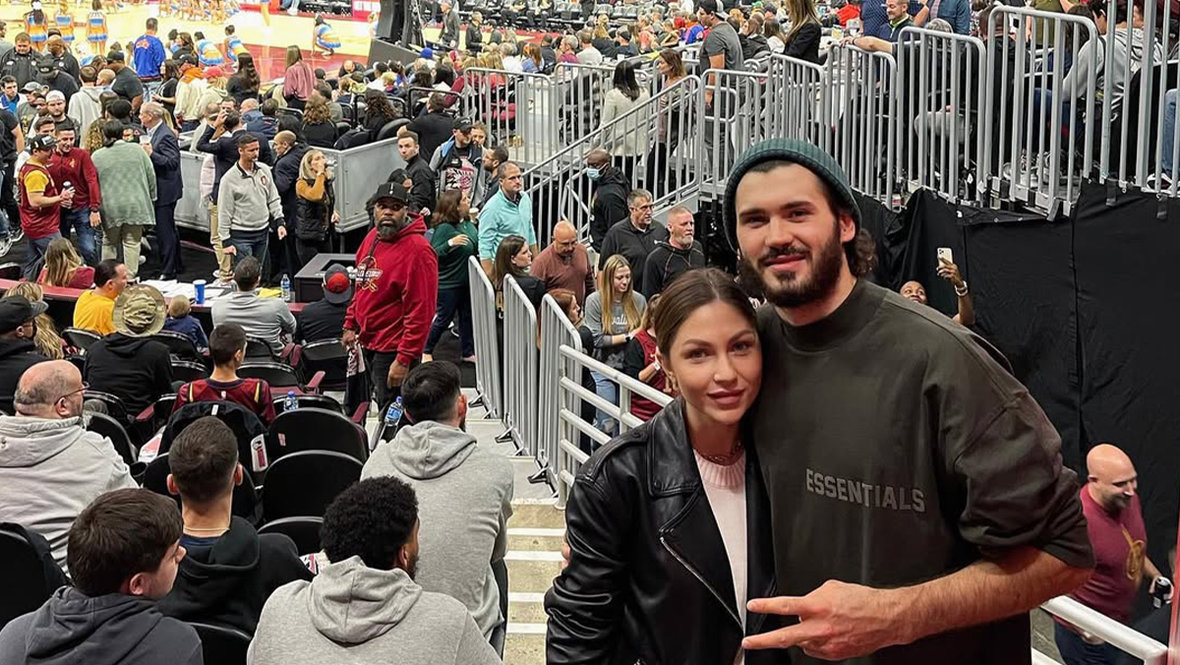 Кирилл Марченко с женой на матче НБА.