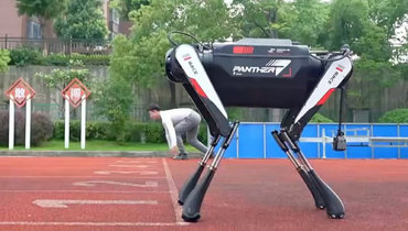 В Китае создали самого быстрого четвероногого робота. Он пробежал стометровку за 13 секунд