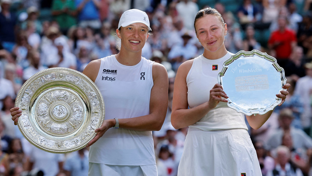 Ига Свентек и Аманда Анисимова.