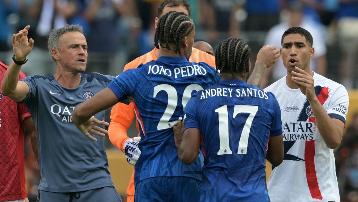 Луис Энрике напал на форварда «Челси» Жоао Педро.