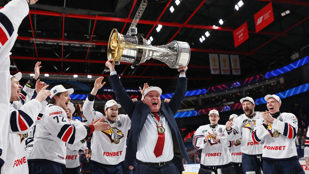 «Металлург» празднует победу в Кубке Гагарина-2024.