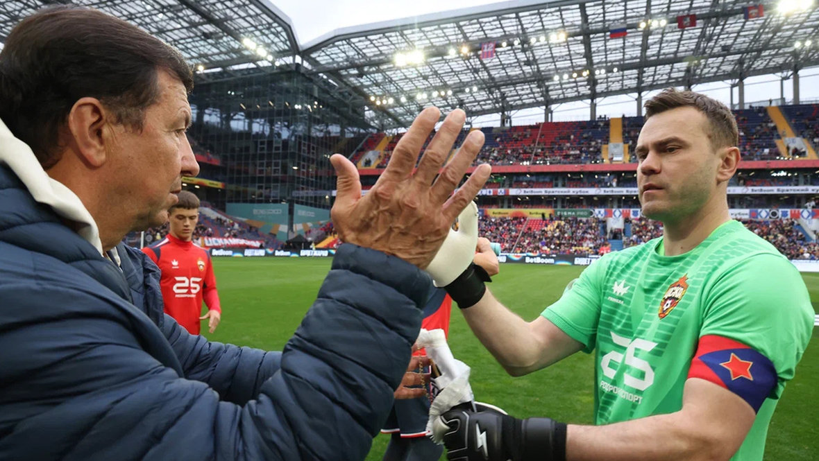 1 июля 2025 года. «ВЭБ Арена». Братский кубок. ЦСКА — «Партизан» (Белград). Игорь Акинфеев и начальник команды Александр Стельмах.