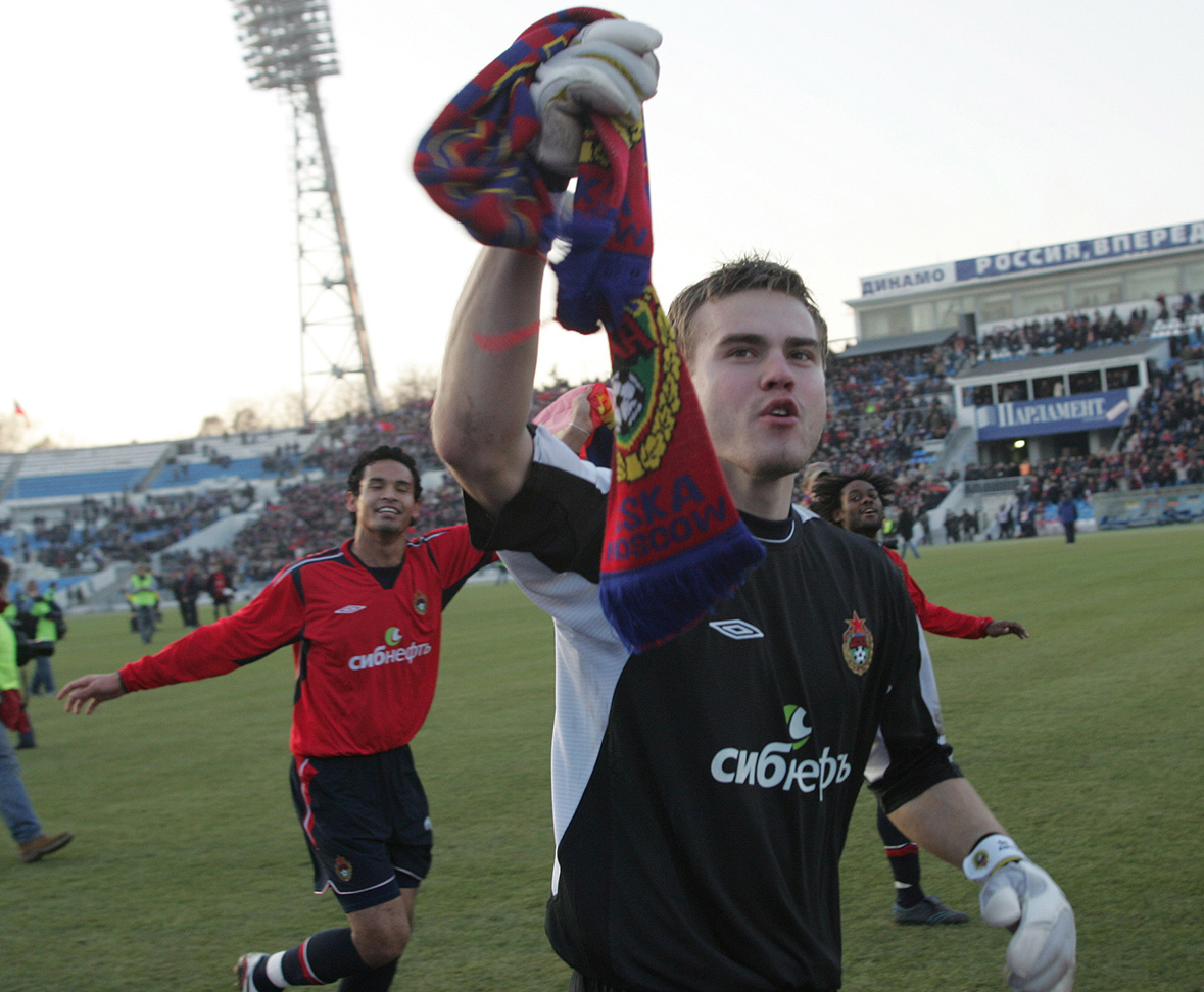 6 ноября 2005 года. Москва. Стадион «Динамо». «Динамо» — ЦСКА — 1:2. Игорь Акинфеев с партнерами празднуют чемпионство.