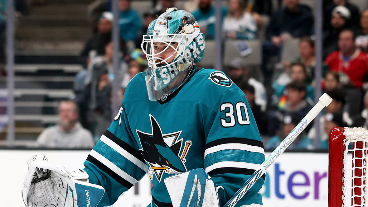 Хоккеист Ярослав Аскаров