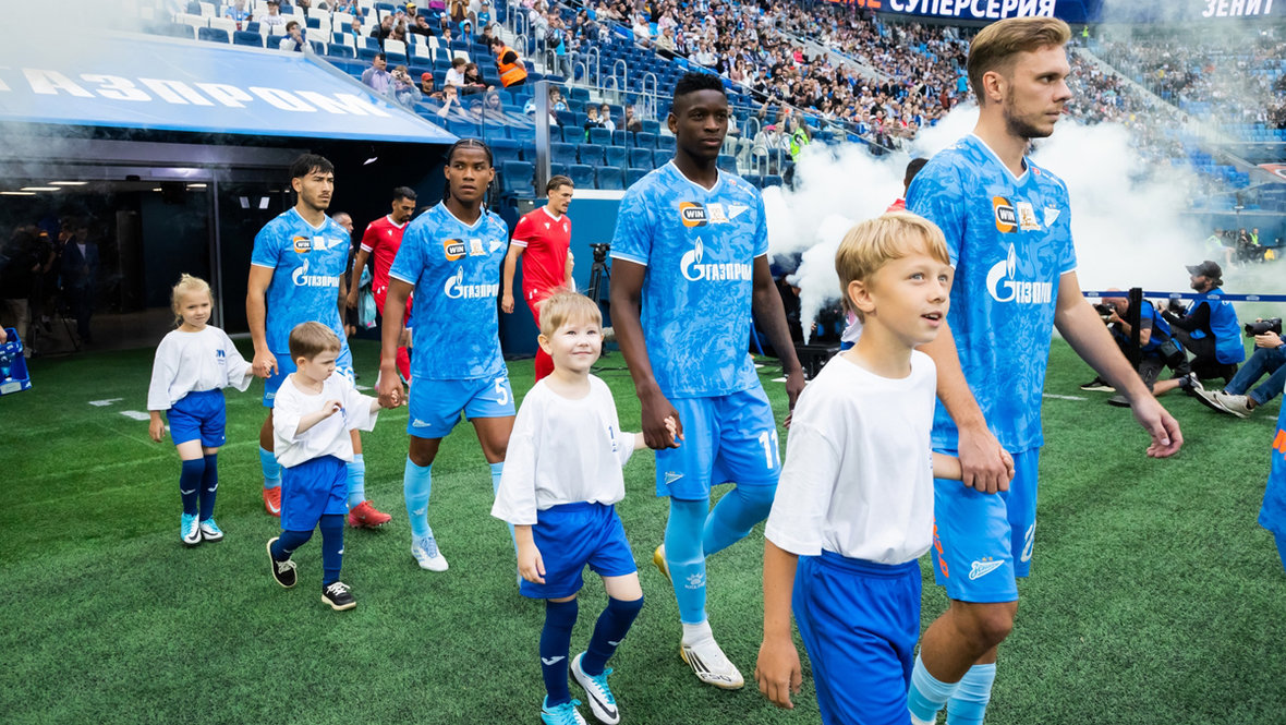 Футболисты «Зенита» Роман Вега, Вильмар Барриос, Луис Энрике и Максим Глушенков