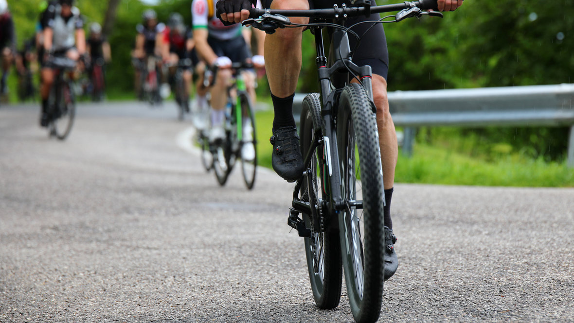 Веломарафоны лета-2025 в Москве. Велогонщики участвуют в соревнованиях