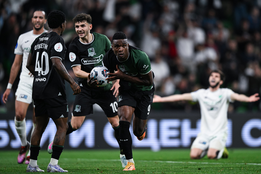 Футболисты «Краснодара» Олакунле Олусегун, Эдуард Сперцян и Джон Кордоба.