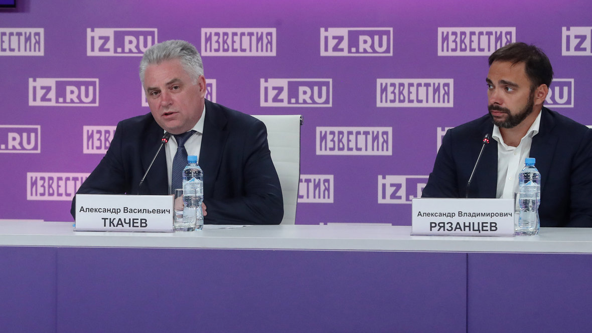 Исполнительный директор Федерации шахмат России Александр Ткачев и тренер мужской сборной России Александр Рязанцев