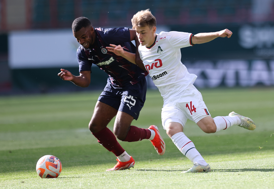 Никита Салтыков (справа).