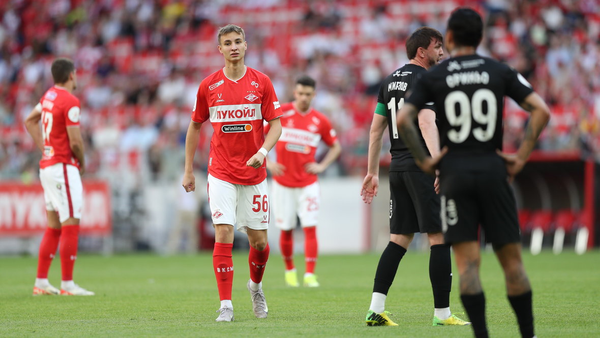 Никита Массалыга (в центре).