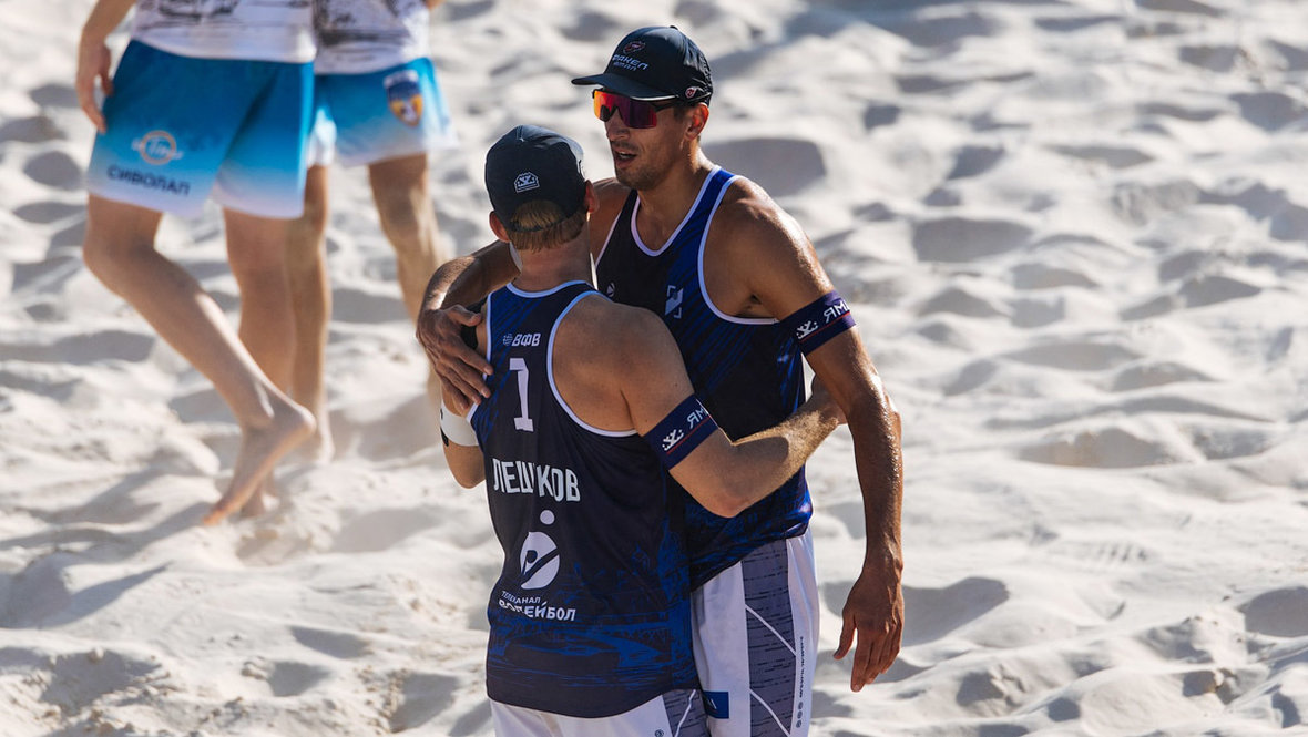 Волейболисты Илья Лешуков и Олег Стояновский