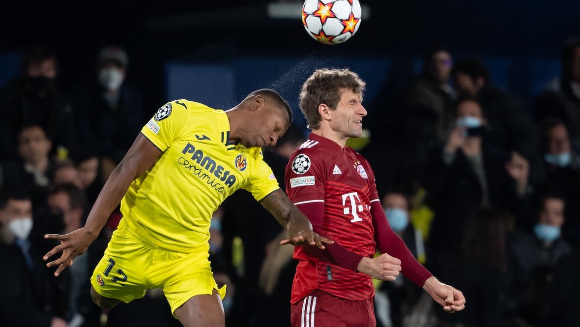 Первис Эступиньян и Томас Мюллер.