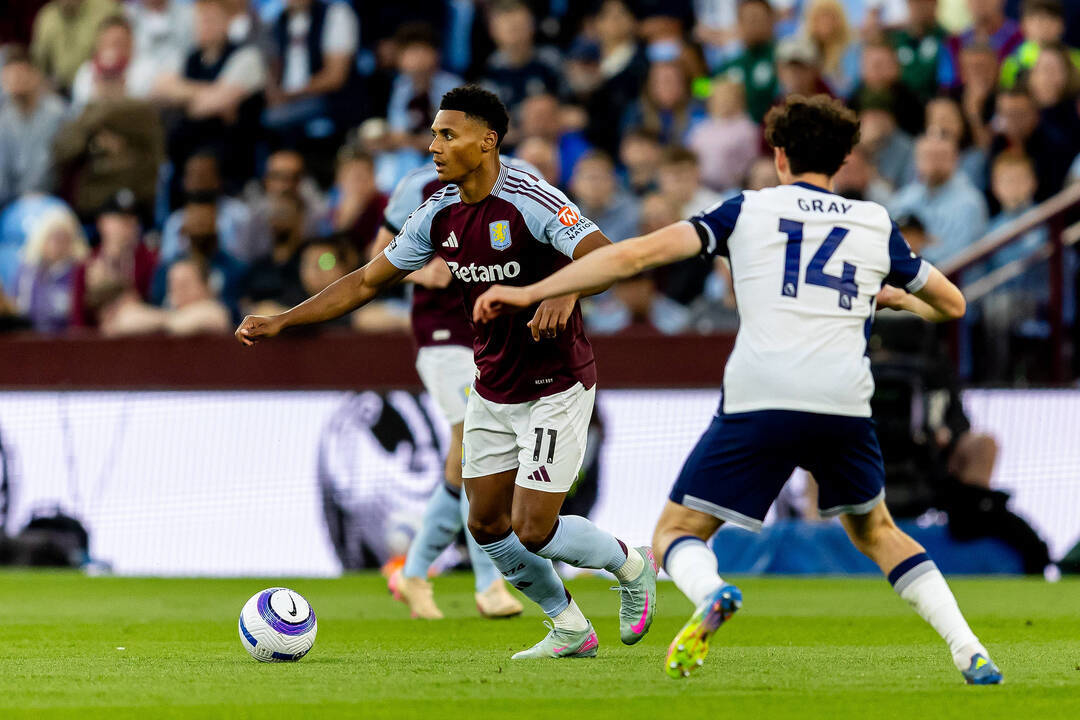 Олли Уоткинс.