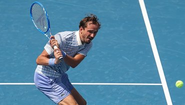 Медведев расплавился на американской жаре. Выдал лучший сет сезона, но отдал матч Муте, который доигрывал на одной ноге