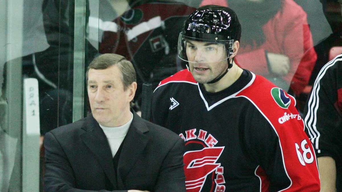 Валерий Белоусов и Яромир Ягр. Тренер Валерий Белоусов и бывший хоккеист «Авангарда» Яромир Ягр