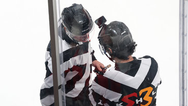 Хоккейные судьи Александр Соин и Никита Шалагин