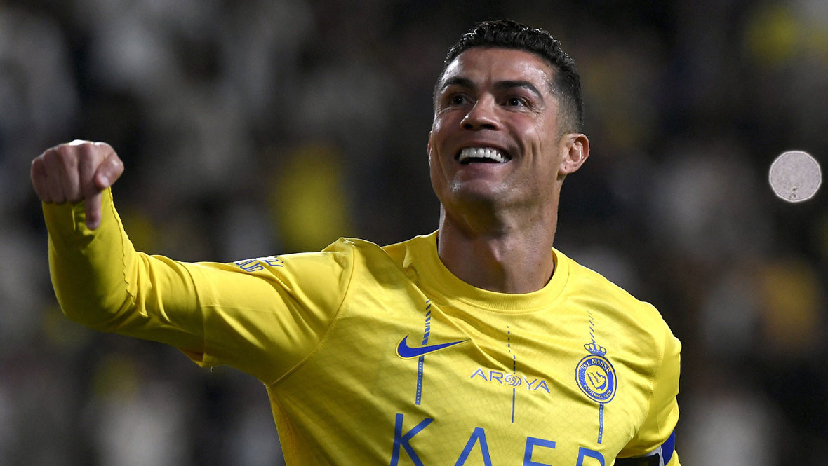 Футболист, капитан сборной Португалии Криштиану Роналду в клубе «Аль-Наср» из Саудовской Аравии