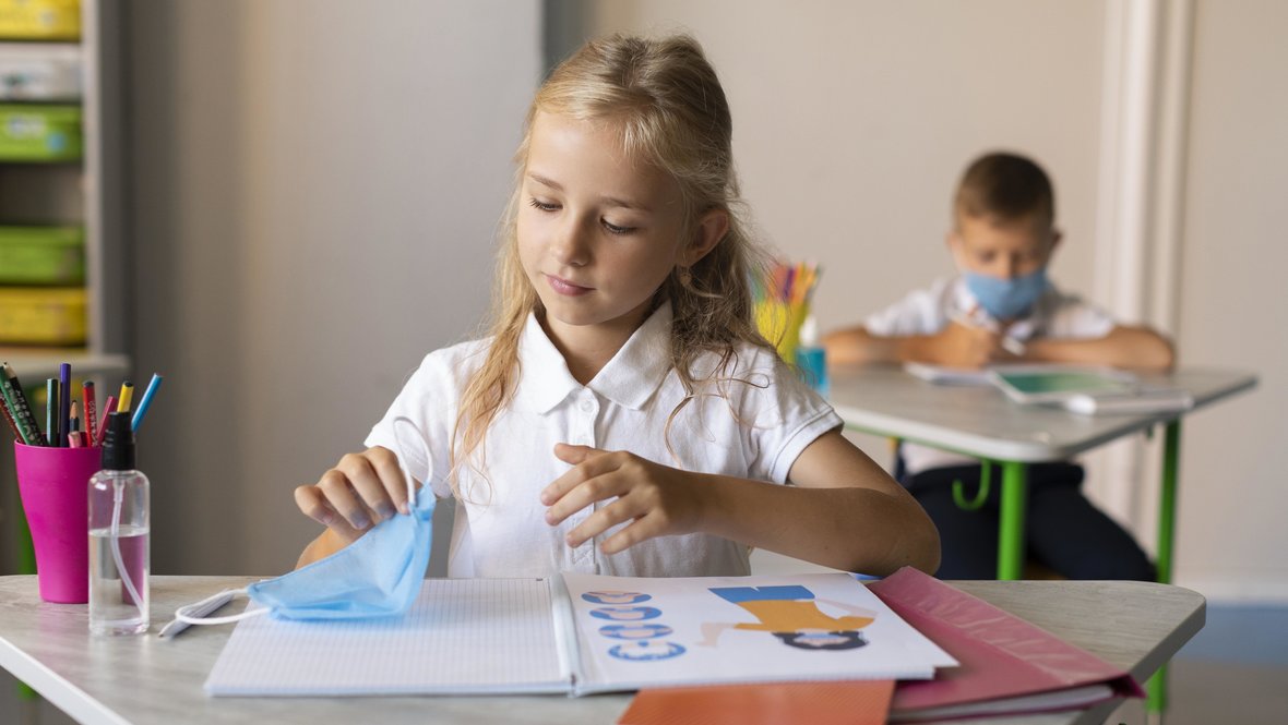 Ученица в школе