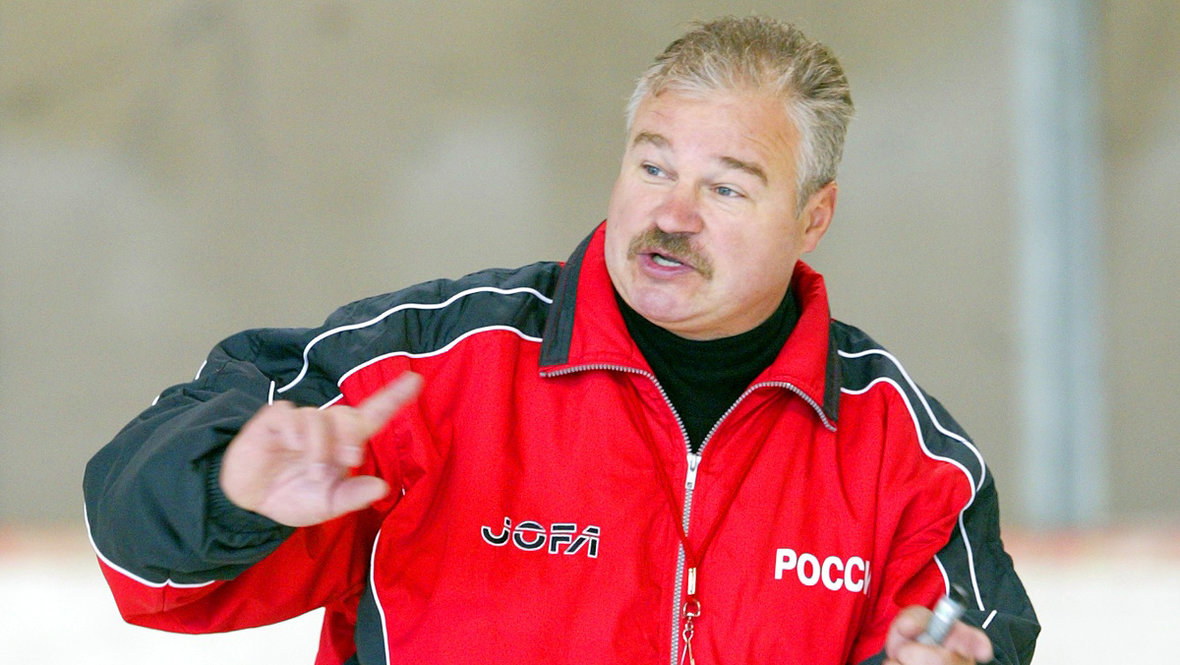 Хоккейный тренер Владимир Плющев